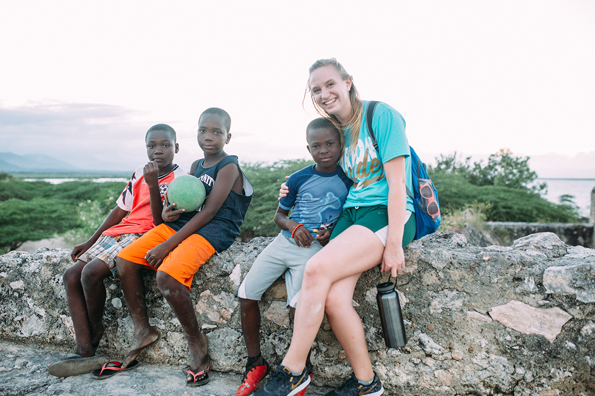 Joanna Cardarelli with students at rocks